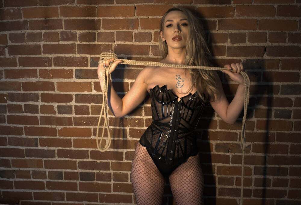 seattle lesbian dominatrix sessions with Ruby Enraylls